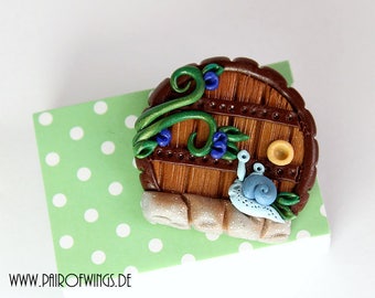 Brooch of Antecker fairy door fairy door mythical creature fantasy snail Garden Jewelry hand modelled out of Fimo Premo Polymer Clay blue Brown Green
