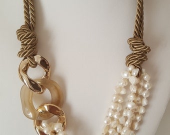 Pearls necklace