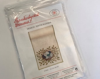 Vintage Embroidery Kit Danish Table Runner - counted cross stitch kit Bird's Nest - Haandarbejdets Fremme / The Danish Handcraft Guild