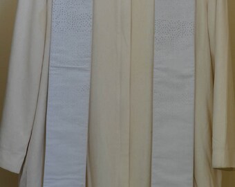 FEATHER STOLE WITH TIE DRIPPING IN DECO
