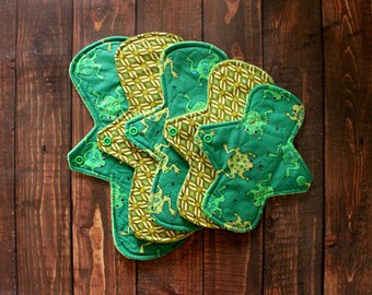 Cloth Pad Set Frogs Set of Five Reusable Cloth Menstrual Pads Cotton Top Flannel/SHOBF Core Antipill Fleece Back