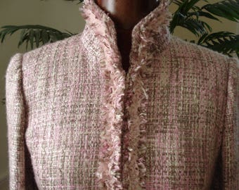 VINTAGE Coco Chanel style Woven BOUCLE SUIT. Jackie Kennedy style 2 piece Suit, with chic classic styling. Size - 6.