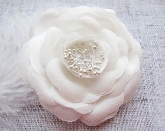 White Wedding flower Wedding hair clip Wedding hair piece Flower Hair Clip Wedding Hair Accessories Bride flower clip Bridal flower hairclip