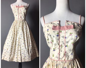 Vintage 50s dress / 1950s dress / floral dress / novelty print dress / insect bug dress / fit and flare dress / cotton dress / M5251