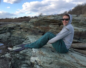 Mermaid Blanket, Adult mermaid tail blanket, Teen Mermaid Tail Blanket, Mermaid Lapghan, Mermaid Afghan, Mermaid Birthday, Mermaid Gift