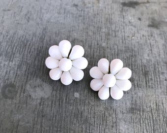Cute white glass earrings, clip on earrings, white earrings, vintage earrings, bridal earrings, milk glass earrings, vintage white flower