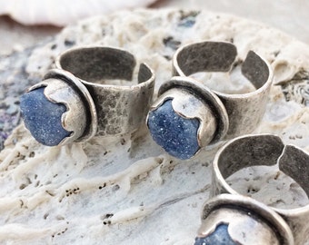 rough stone ring, druzy ring, raw gemstone ring, rough gemstone ring, boho rings for women, quartz ring, matte silver ring, hammered ring