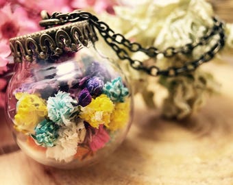 Colorful Baby's Breath in a Bottle/Necklace/Glassball Jewelry/pink/yellow/blue/gift for her/anniversafy gift/preservedflowers/driedflowers