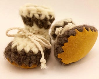 Newborn slippers, Crochet slippers, Toddler slippers, Baby slippers, Cuff slippers, child slippers, kid slippers, baby booties, sheepskin