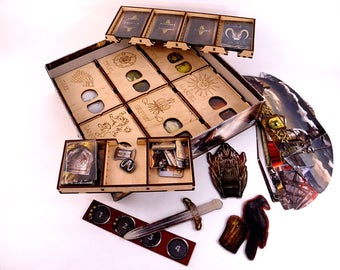 A Game of Thrones board game, wood insert, organizer