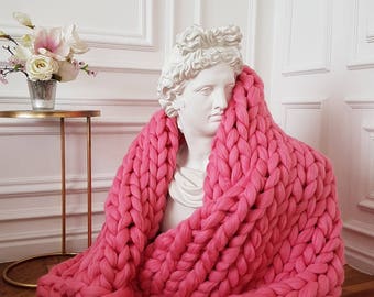 Wool Hugs Dusty Pink Chunky Knit Blanket. Pink throw blanket.