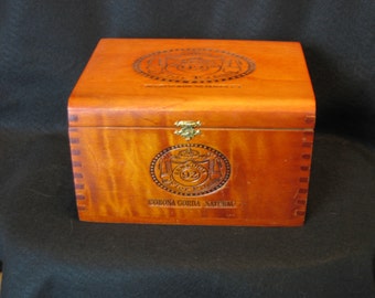 Wood Vintage Remedios 92 Flor Fina Cigar Box