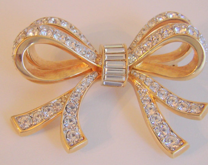 1980s-1990s Swarovski Crystal Chaton Baguette Ribbon Bow Brooch Swan Logo Rhodium Rose Gold Plate Designer Signed Jewelry Jewellery
