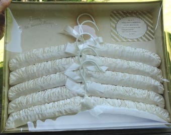 1950s 1960s Vintage Set of 5 Shirred Satin Hangers in Gift Box by Model Home, H. A. Enrich & Co., Gold Thread, Vintage Clothing Accessory