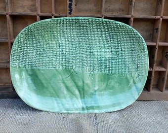 Piatto ovale decorato fatto a mano / decorazione trama di tessuto / oval green dish / regalo per la casa / fabric texture dish