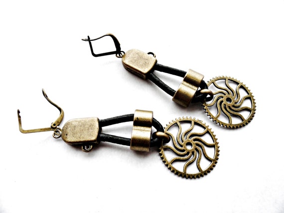 Steampunk earrings Leather steam punk Gear earrings Black leather Earrings Retro futuristic earrings by Keybijou steampunk buy now online