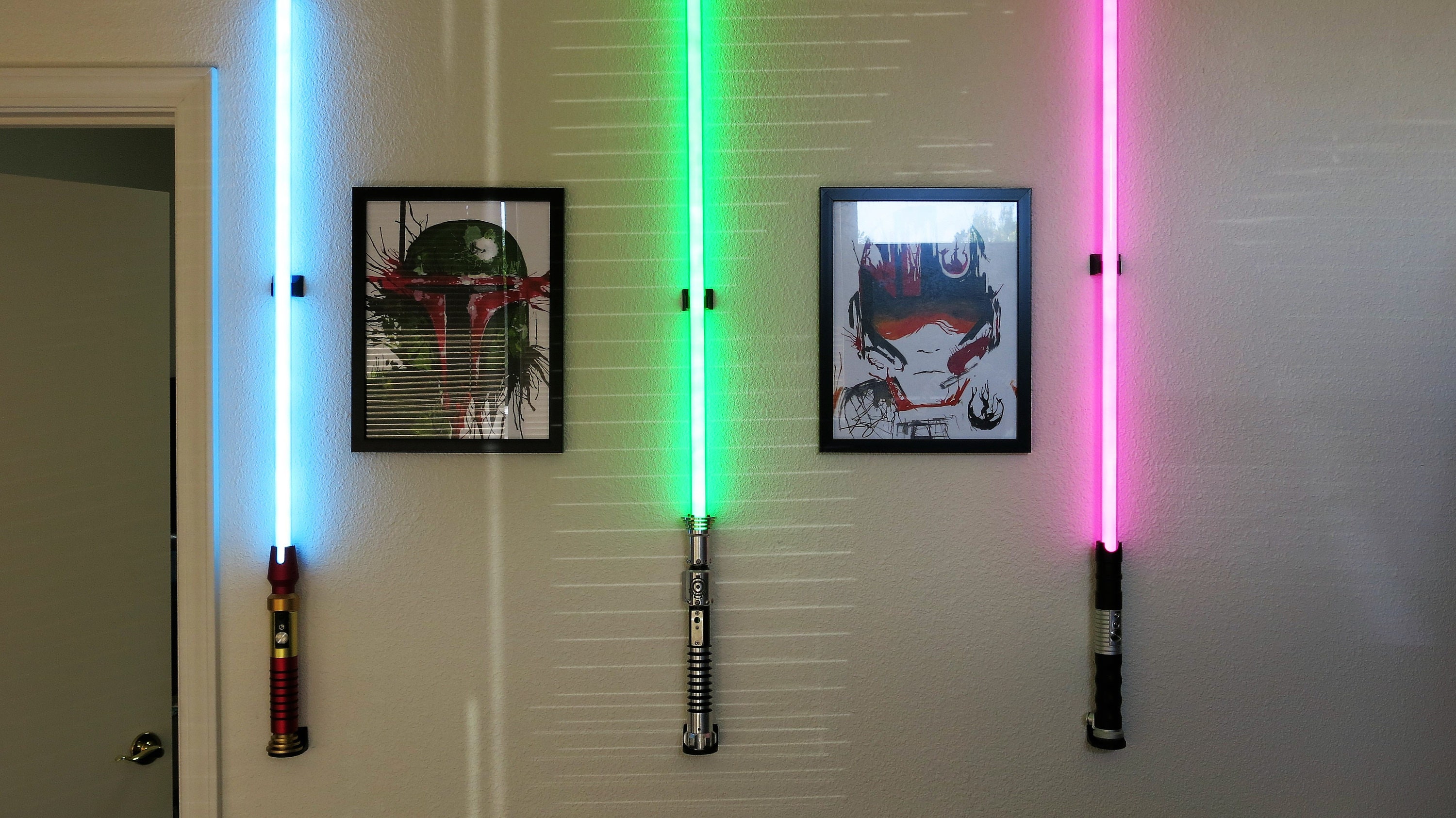 Saber wall mount