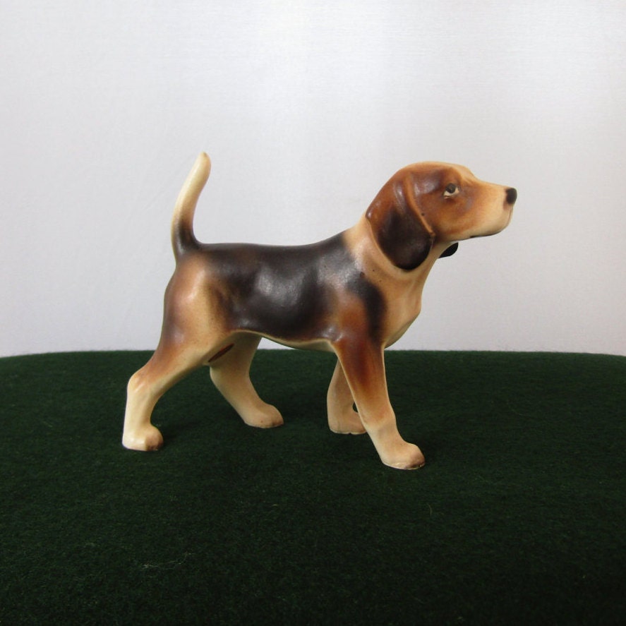 beagle dog figurine