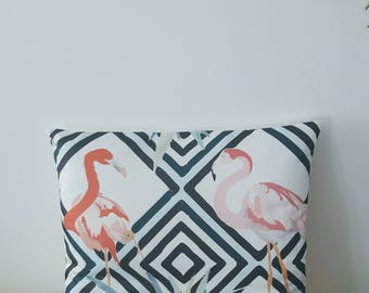Housse de coussin Boho Flamant Rose géométrique | En satin blanc| NEW home decor 2017 | Décoration d'intérieur | Salon | Design Tropical