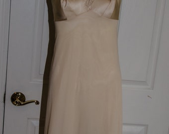 Vintage 1960's Vanity Fair Mid Length Nylon Slip 32 L
