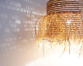 Natural raffia lamp with textile cable, switch and plug - Fringed