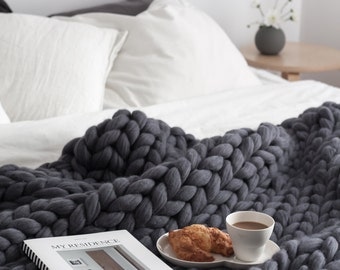 Premium Collection. Ohhio's Grande Punto blanket. Chunky blanket. Extra Fine Merino wool (19-micron merino wool)