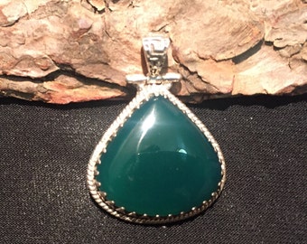 Green Onyx Pendant-sterling silver pendant-Vintage Green Pendant-Handmade Pendant-Ethnic HandMade Necklace-Vintage Ethnic Neck Piece...