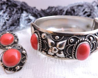 Vintage Silver Tone Bracelet and Clip on Earrings