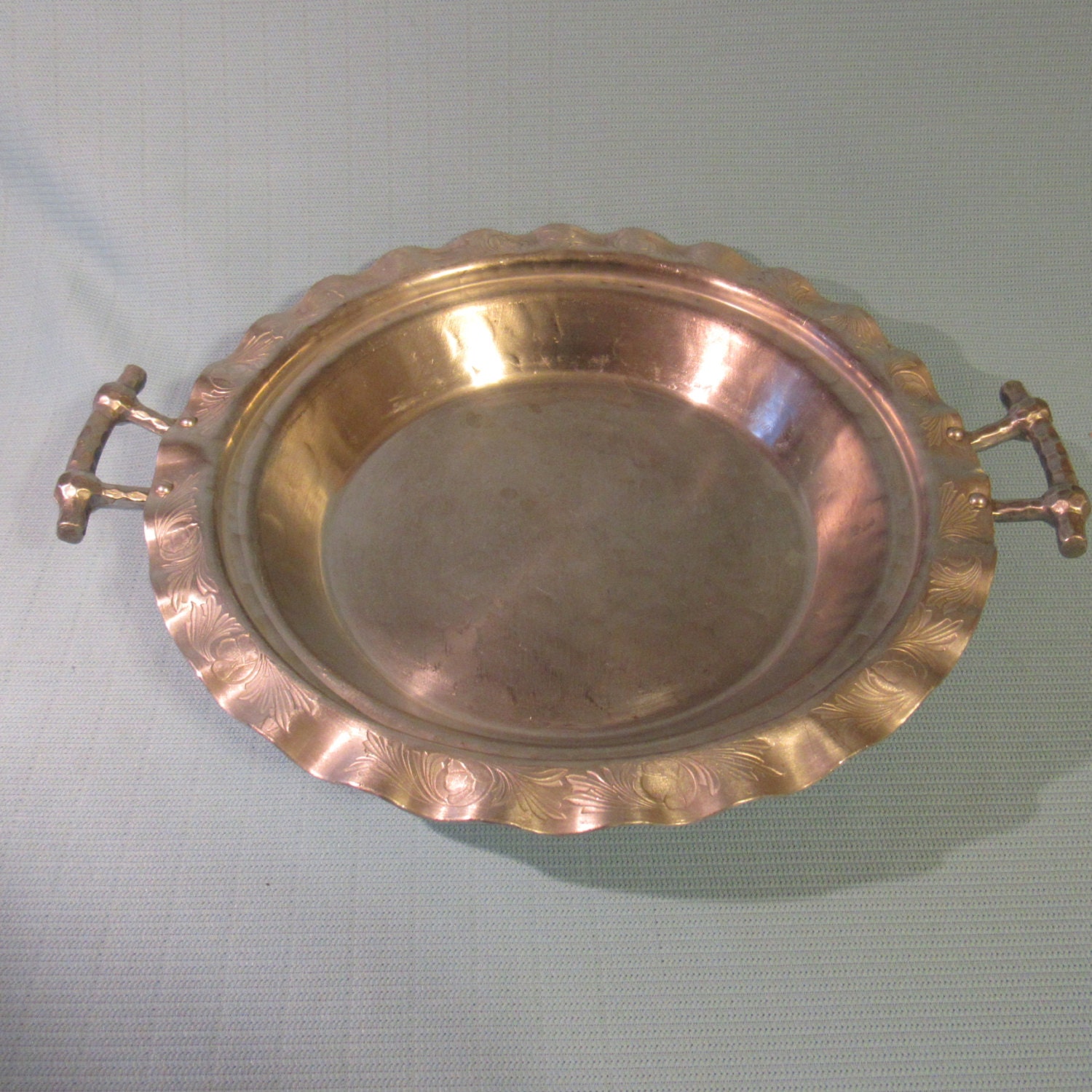 Charming Hammered Aluminum Pie Plate Holder 1950's