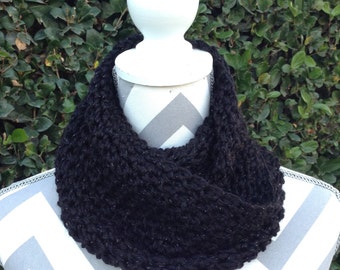 Infinity Scarf / Crochet Infinity Scarf / Cowl Scarf / Black Infinity Crochet Scarf / Neck Warmer / Circular Scarf / Crochet Accessories