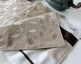 Golden embroidered leaves placemats, set of 4. Table decor. Party table. Modern table linen. Washable. Hostess gift.
