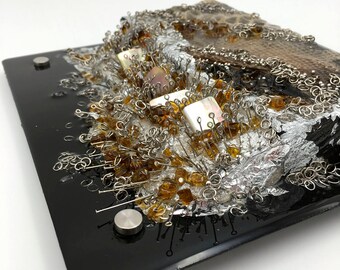 Oeuvre d'art intitulée "Agnus Dei" (techniques mixtes)