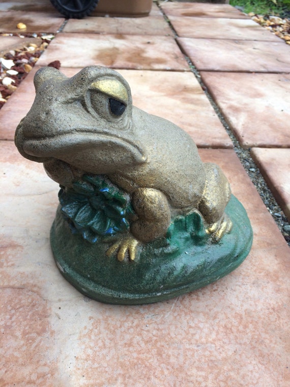 thinking frog statue