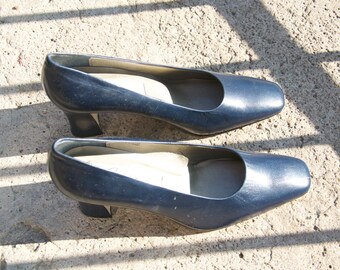square toe box heels