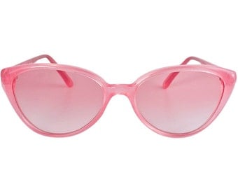 Vintage cat eye sunglasses, made in France in the 1970s by Argos. Rare pink sunglasses for women can be converted into prescription glasses.
