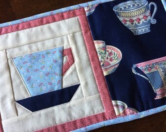 Mug rug, coaster, place mat, hand made mug rug, quilted mug rug, Mother's Day gift