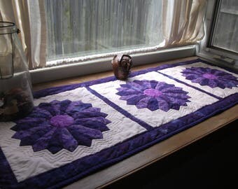 Dresden Plate Table Runner.