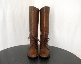 Sz 9 Vintage tall brown leather 1990s women flat lace up riding boots.
