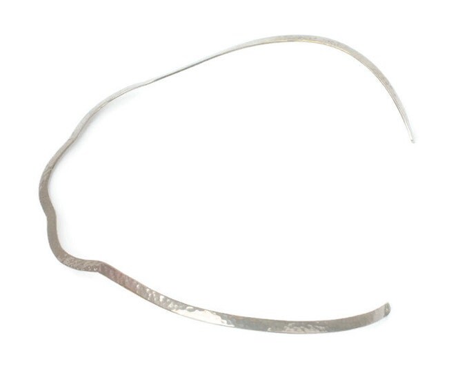 Curved Hammered Silver Plate Collar Necklace Modernist Vintage