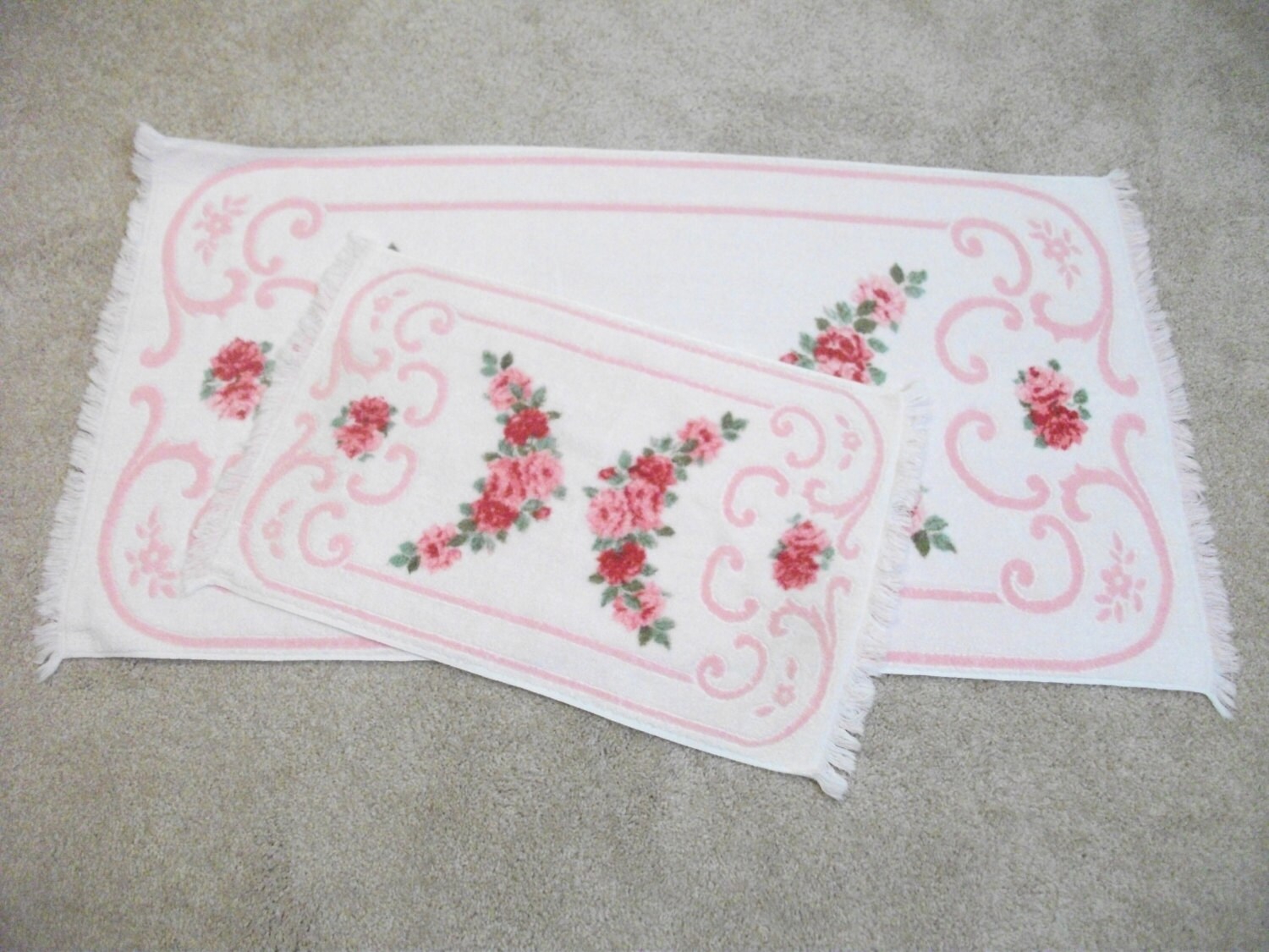 Retro 60's Pink Rose Bath Towel Set
