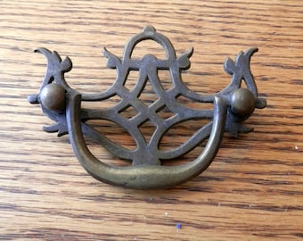 one (1) antique drawer pull, 2 1/2" centers chinese chippendale style vintge