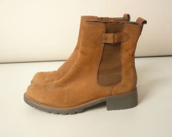 Clarks Vintage 1990's Tan Suede Leather Grunge Chelsea Ankle Boots Size UK 5 Euro 38