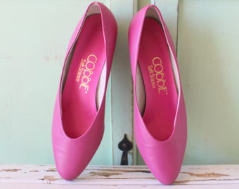 1980s PINK LEATHER Heels....size 7.5 womens...heels. shoes. pumps. pink heels. cinderella. princess. wedding. party heels. mod. retro. fancy