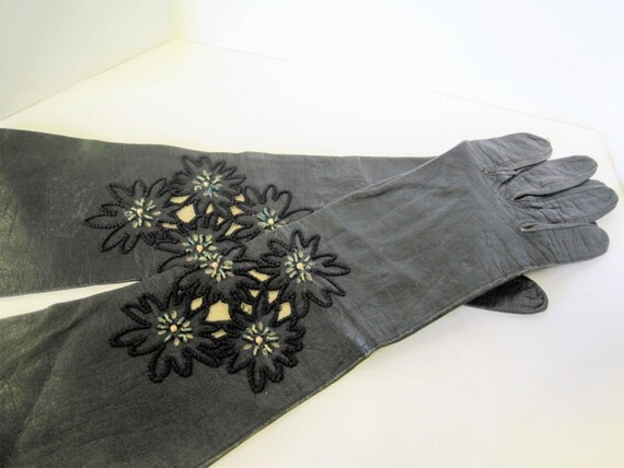 Black Cutwork Leather Gloves - Made in France - French Kid Leather - Vintage Size 7- Special Occasion