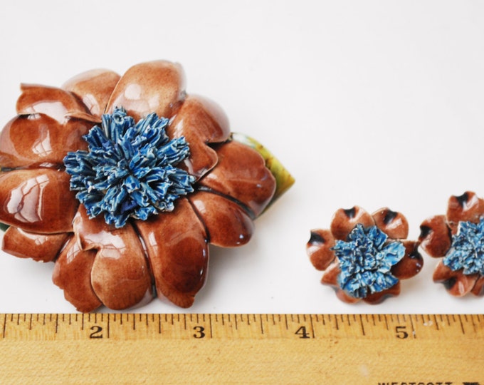 Flower Brooch and earrings set - Ceramic porcelain - Signed - screw back earrings - brown blue green