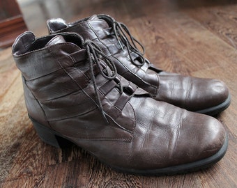 90s Vintage Brown Leather Ankle Boots for Women size (EU 41) (UK 8) (US 10)
