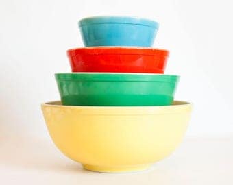 Vintage 1950s Pyrex Primary Colors Mixing Bowl Set, Yellow Green Red Blue Nesting Bowls, Complete Set of Four, Made in USA