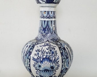 1800 Delft ceramic Vase