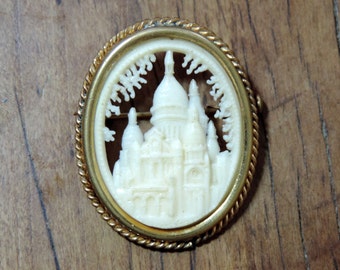 French Vintage Sacre Coeur Brooch/Vintage Sacre Coeur Brooch/Vintage Celluloid And Brass Brooch/Sacre Coeur Souvenir
