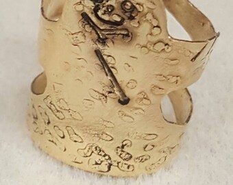 Sloth hug ring